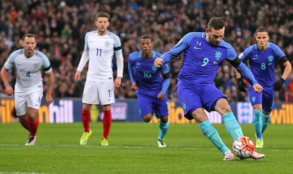 首场比赛中 首场比赛中